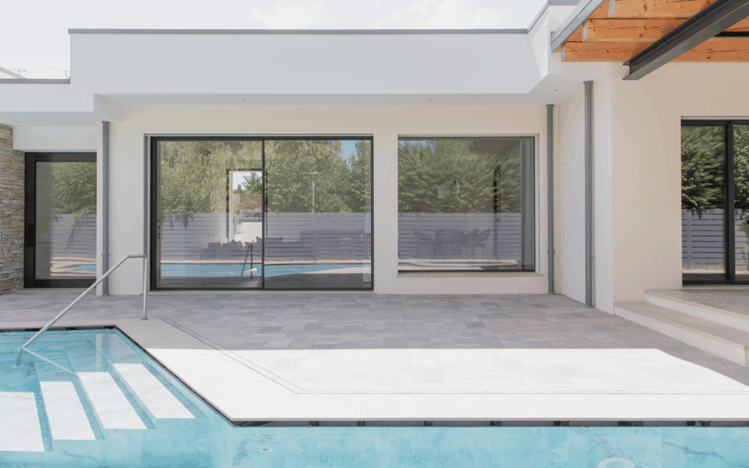 Una villa sostenibile aperta alla luce